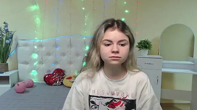 TinaRedly online show from February 2, 10:24 am