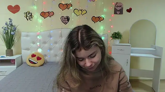 TinaRedly online show from February 16, 7:05 pm