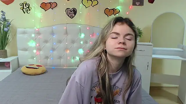 TinaRedly online show from February 18, 4:15 am