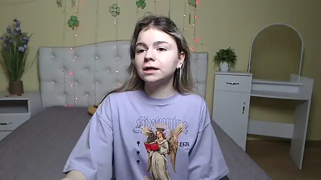 TinaRedly online show from March 23, 3:54 am