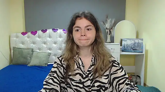 TinaRedly online show from September 19, 5:24 pm