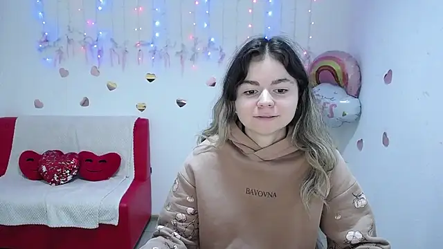 TinaRedly online show from October 13, 5:24 pm