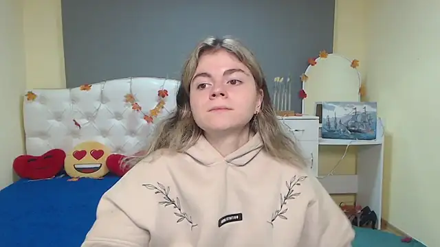 TinaRedly online show from November 17, 6:46 pm