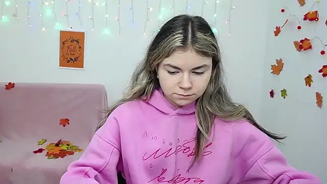 TinaRedly online show from December 3, 6:39 pm