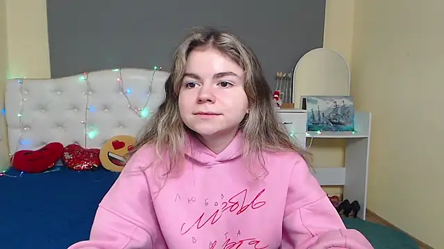 TinaRedly online show from December 4, 6:49 pm