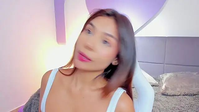 Snapshot of amira_cute2 chatting on January 18, 12:04 pm amira cute2 online show from January 18, 12:04 pm