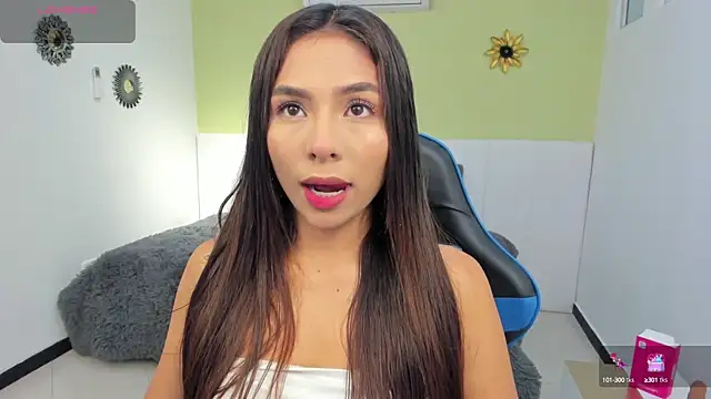 Snapshot of amira_cute2 chatting on March 5, 9:38 am amira cute2 online show from March 5, 9:38 am