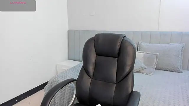 Snapshot of amira_cute2 chatting on March 20, 1:04 pm amira cute2 online show from March 20, 1:04 pm
