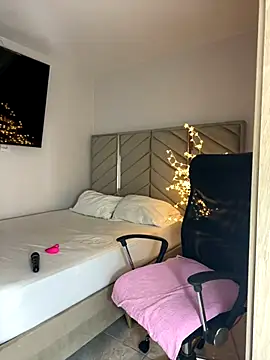 Snapshot of kellya_ chatting on October 31, 11:17 pm kellya online show from October 31, 11:17 pm