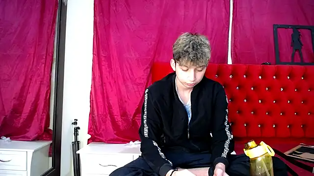  Thomas hot  online show from March 4, 7:08 am