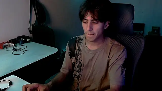 Snapshot of Thieves9 chatting on December 4, 4:32 am Thieves9 online show from December 4, 4:32 am