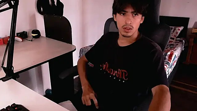 Snapshot of Thieves9 chatting on December 19, 6:01 pm Thieves9 online show from December 19, 6:01 pm