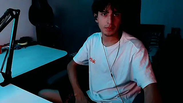 Snapshot of Thieves9 chatting on January 15, 3:54 am Thieves9 online show from January 15, 3:54 am