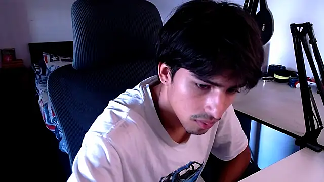 Snapshot of Thieves9 chatting on January 30, 5:49 pm Thieves9 online show from January 30, 5:49 pm