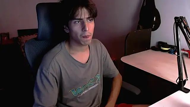 Snapshot of Thieves9 chatting on February 5, 9:50 pm Thieves9 online show from February 5, 9:50 pm