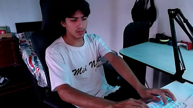 Snapshot of Thieves9 chatting on February 16, 7:49 pm Thieves9 online show from February 16, 7:49 pm