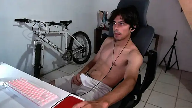 Snapshot of Thieves9 chatting on September 14, 4:33 am Thieves9 online show from September 14, 4:33 am