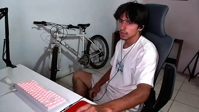 Snapshot of Thieves9 chatting on September 15, 9:48 pm Thieves9 online show from September 15, 9:48 pm