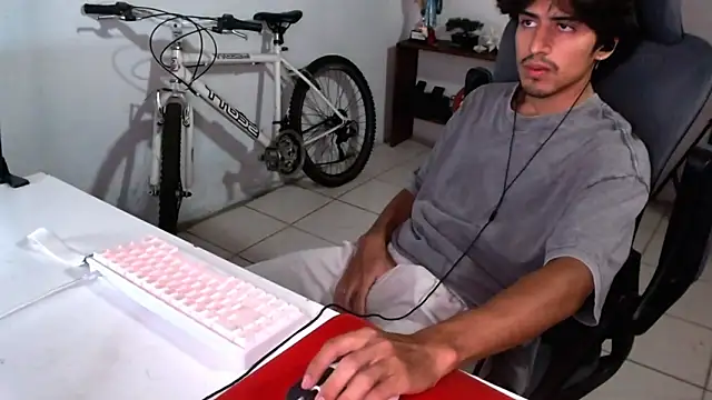 Snapshot of Thieves9 chatting on September 18, 4:03 am Thieves9 online show from September 18, 4:03 am