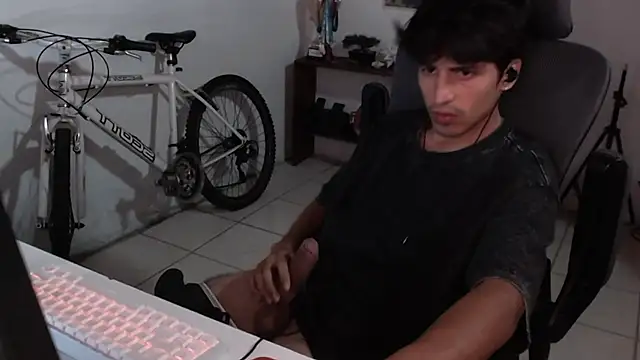 Snapshot of Thieves9 chatting on October 12, 5:39 am Thieves9 online show from October 12, 5:39 am