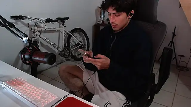 Snapshot of Thieves9 chatting on October 16, 4:02 am Thieves9 online show from October 16, 4:02 am