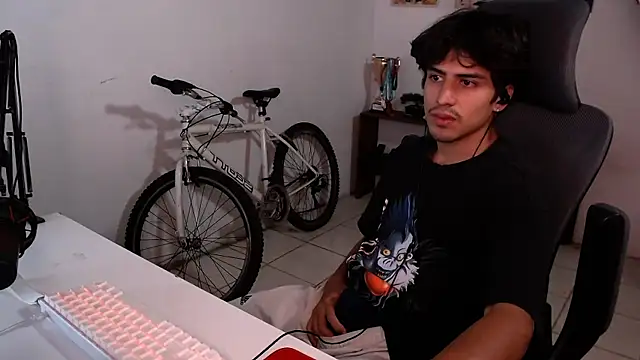 Snapshot of Thieves9 chatting on November 7, 6:46 am Thieves9 online show from November 7, 6:46 am