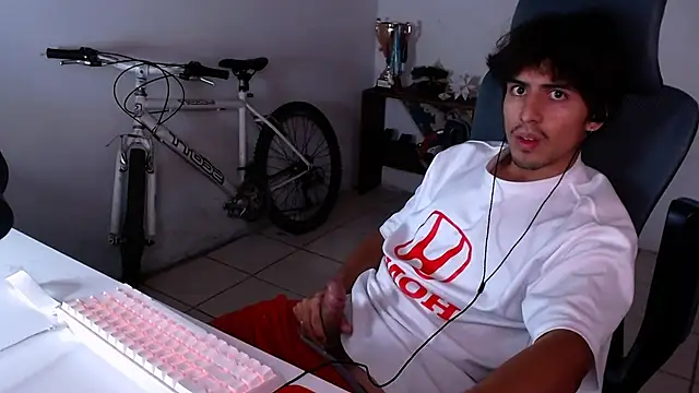 Snapshot of Thieves9 chatting on November 9, 4:33 am Thieves9 online show from November 9, 4:33 am