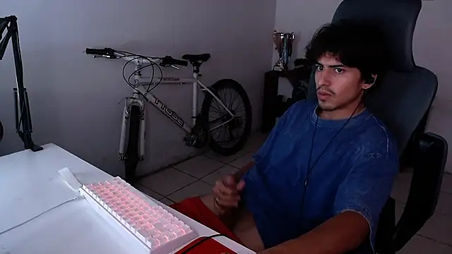 Snapshot of Thieves9 chatting on November 10, 4:55 am Thieves9 online show from November 10, 4:55 am