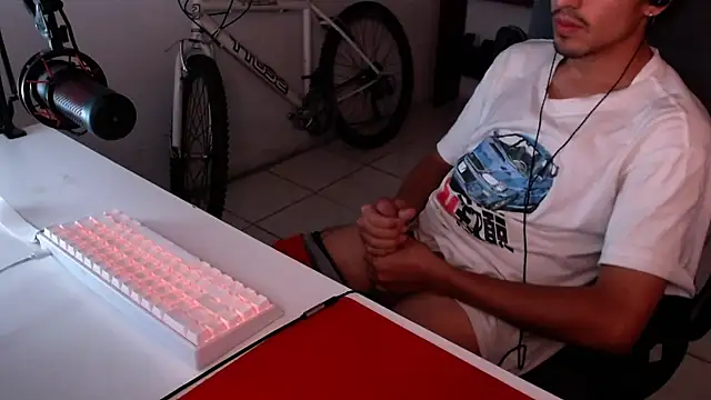 Snapshot of Thieves9 chatting on November 11, 8:03 am Thieves9 online show from November 11, 8:03 am