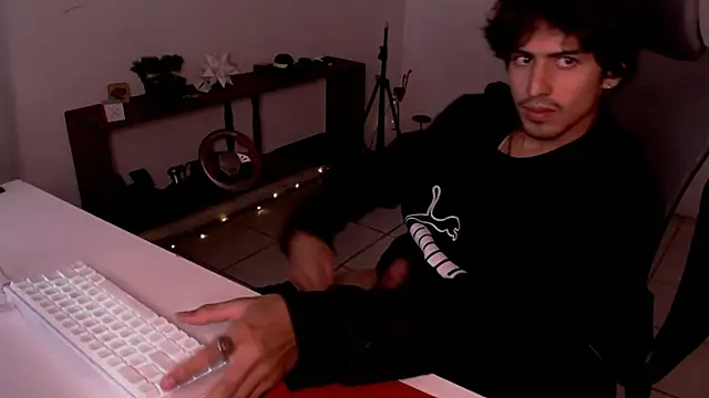 Snapshot of Thieves9 chatting on November 21, 10:36 am Thieves9 online show from November 21, 10:36 am