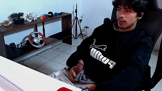 Snapshot of Thieves9 chatting on November 24, 7:08 am Thieves9 online show from November 24, 7:08 am