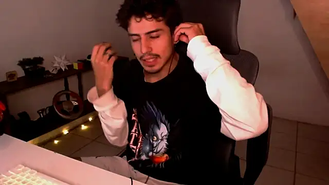 Snapshot of Thieves9 chatting on November 30, 6:28 am Thieves9 online show from November 30, 6:28 am