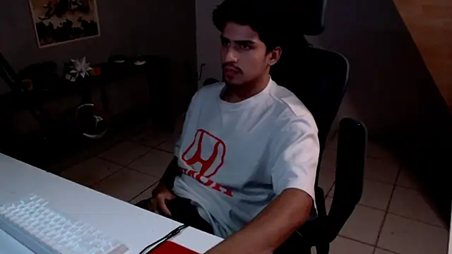 Snapshot of Thieves9 chatting on December 16, 4:50 am Thieves9 online show from December 16, 4:50 am