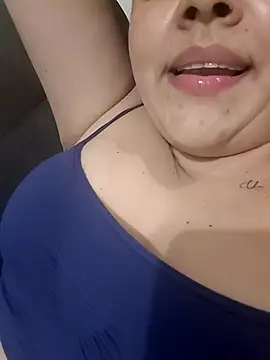 Snapshot of lola__sweetx chatting on February 20, 12:18 am lola sweetx online show from February 20, 12:18 am