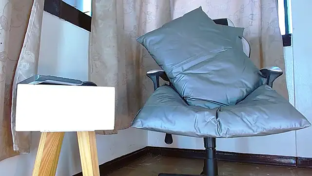 Snapshot of bellatrixx_69 chatting on December 19, 11:50 am bellatrixx 69 online show from December 19, 11:50 am