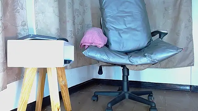 Snapshot of bellatrixx_69 chatting on December 28, 11:41 am bellatrixx 69 online show from December 28, 11:41 am