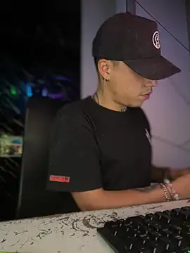 Snapshot of Osiiriis chatting on February 19, 6:44 am Osiiriis online show from February 19, 6:44 am