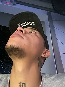 Snapshot of Osiiriis chatting on February 24, 10:59 am Osiiriis online show from February 24, 10:59 am