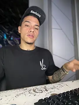 Snapshot of Osiiriis chatting on March 2, 3:24 am Osiiriis online show from March 2, 3:24 am