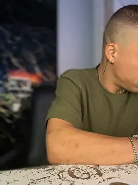 Snapshot of Osiiriis chatting on March 5, 4:45 am Osiiriis online show from March 5, 4:45 am