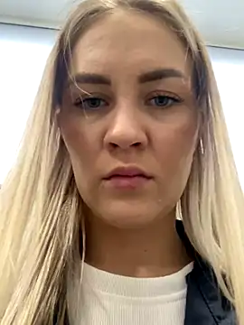 DreamGirl-777 online show from December 3, 5:42 am