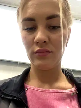 DreamGirl-777 online show from December 4, 7:28 am