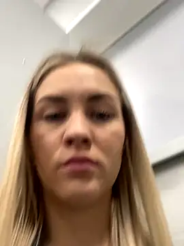 DreamGirl-777 online show from December 6, 4:25 am