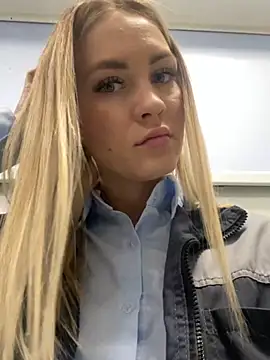 DreamGirl-777 online show from December 10, 4:45 am