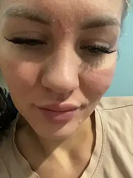 DreamGirl-777 online show from December 17, 6:45 am