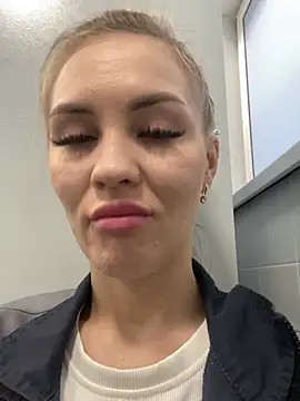 DreamGirl-777 online show from February 3, 4:35 am