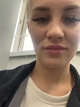 DreamGirl-777 online show from February 3, 7:40 am