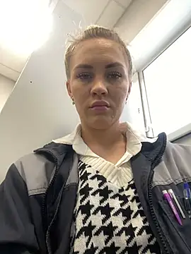 DreamGirl-777 online show from February 28, 4:10 am