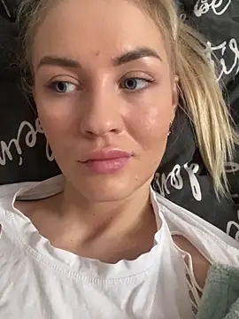 DreamGirl-777 online show from March 7, 6:13 am