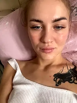 DreamGirl-777 online show from November 3, 9:10 am